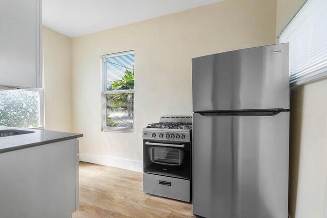 Photo - 414 33rd St Unit 201