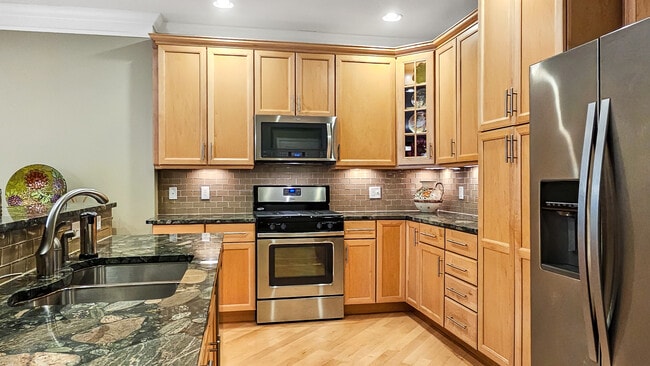 Photo - 203 Center Meadow Ln