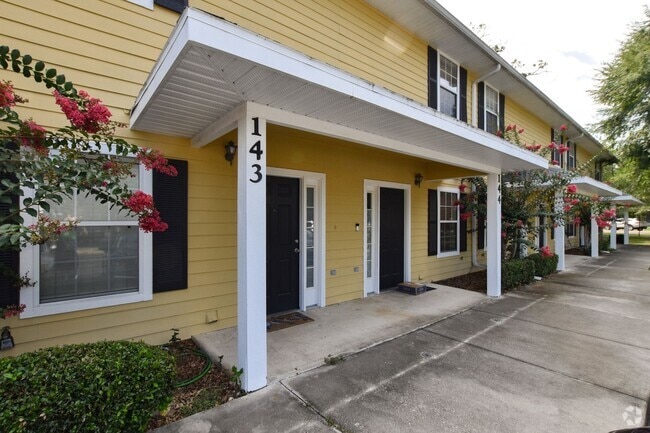 Building Photo - 2951 SW 35th Pl Unit 143 Rental