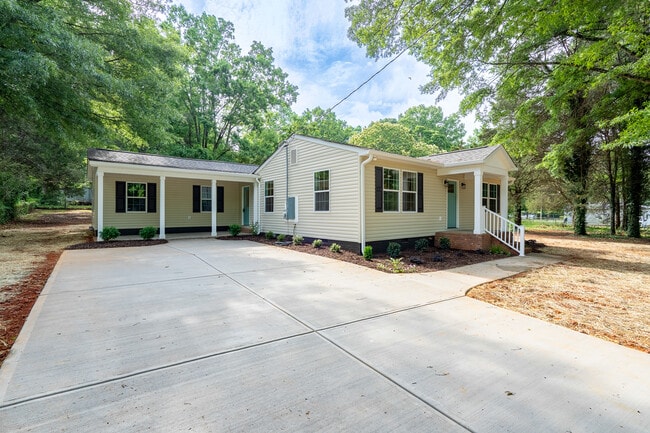 Building Photo - 185 Garden Ln