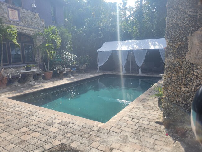 3600 N Bay Homes Dr Unidad up