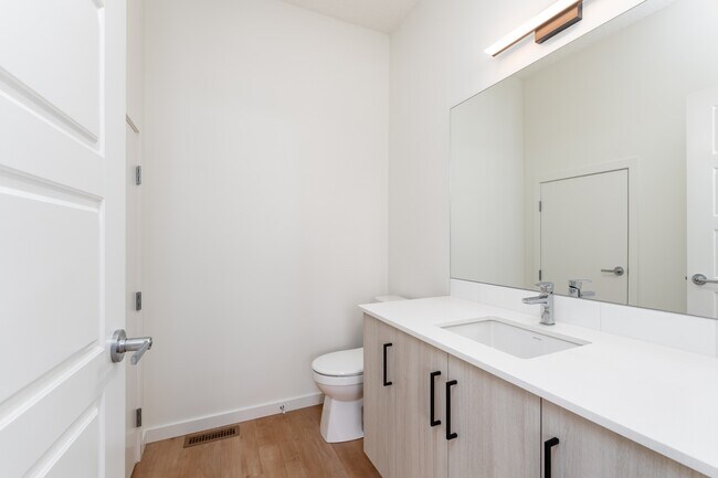 Photo - 11935-11124 124 St Unit 1