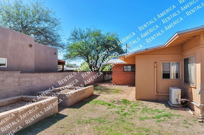 Photo - 2118 N Rita Ave