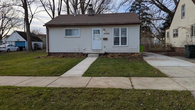 Building Photo - 27383 Brettonwoods St