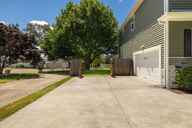 Photo - 615 Roland Dr