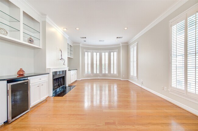 Photo - 2124 Nantucket Dr