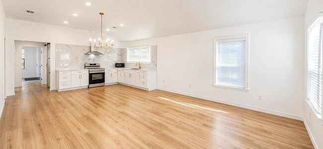 Photo - 1808 W Long St