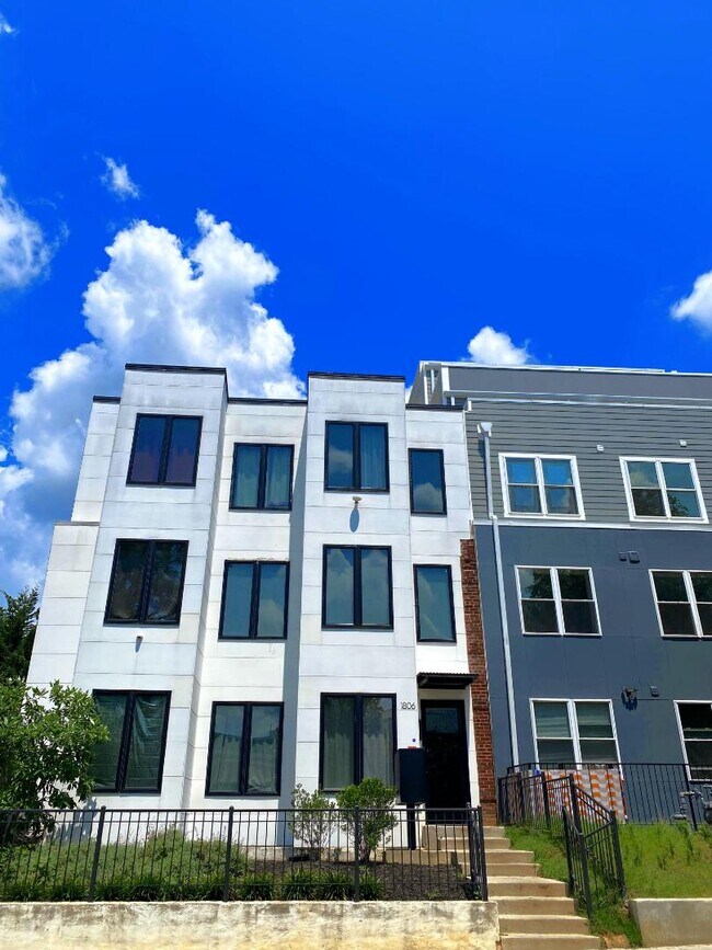 Photo - 1806 A St NE
