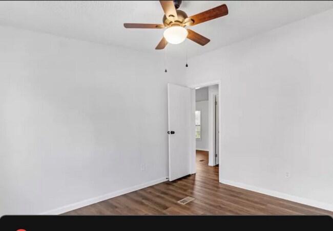 Photo - 302 Woodridge Dr