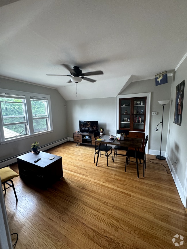 Building Photo - 12 Court Park Unit 3 Rental