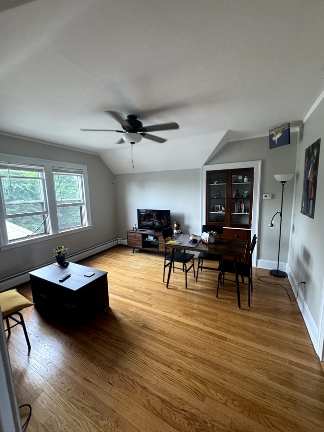 Photo - 12 Court Park Apartments Unit 3