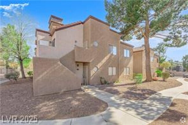 Building Photo - Completely renovated 3 bedroom downstairs... Rental