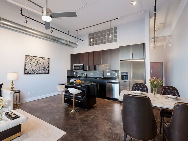 Building Photo - 831 S Flores St Unit 470.9