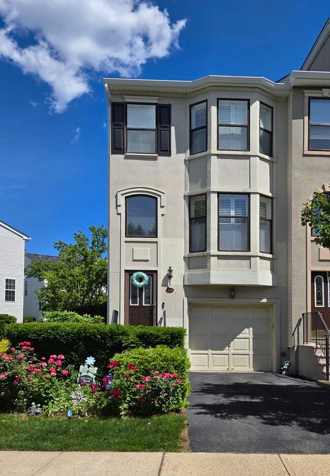 Building Photo - 324 Winthrop Dr
