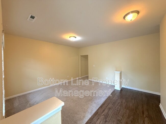 Photo - 1321 Waylon Ave