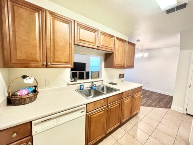 Photo - 703 Majestic Dr