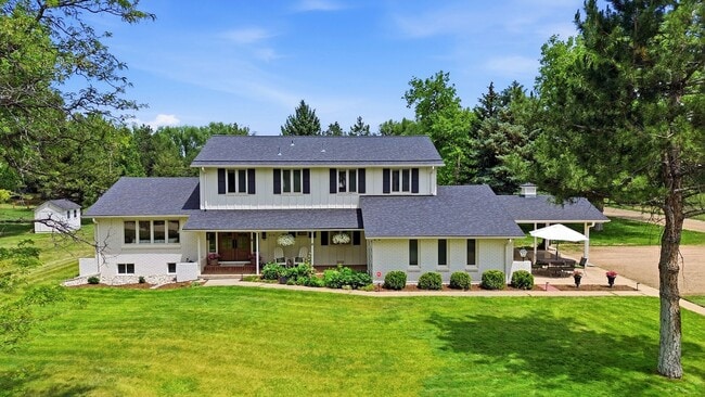 Building Photo - 4BR Modern Farmhouse w/ Flatirons Views