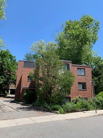 Building Photo - 17 Healey St Unit 202