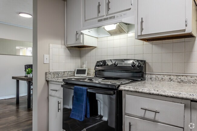 2 BR, 2 BA - 875 SF - Tamarack Arms Apartments