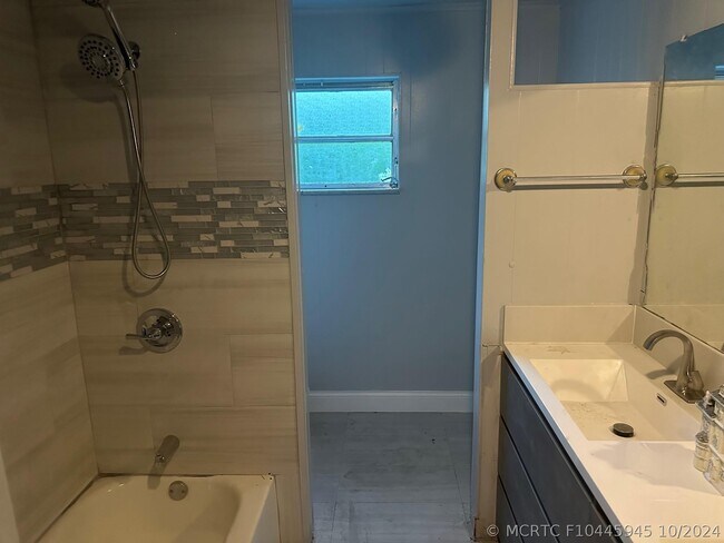 Photo - 6101 Plunkett St