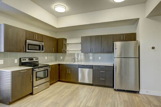 Photo - 17 Walnut