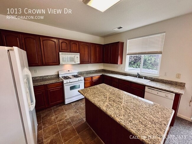 Photo - 1013 Crown View Dr