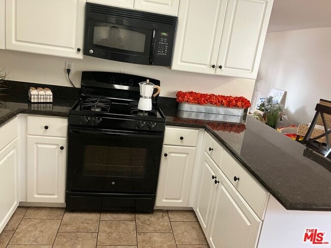 Photo - 20258 Cohasset St Unit 4