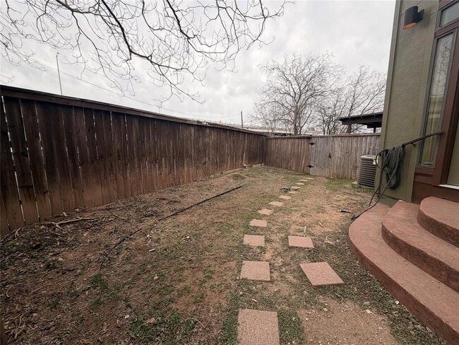 Photo - 1038 E 43rd St