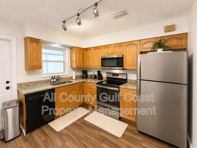 Photo - 2804 19th Ave W