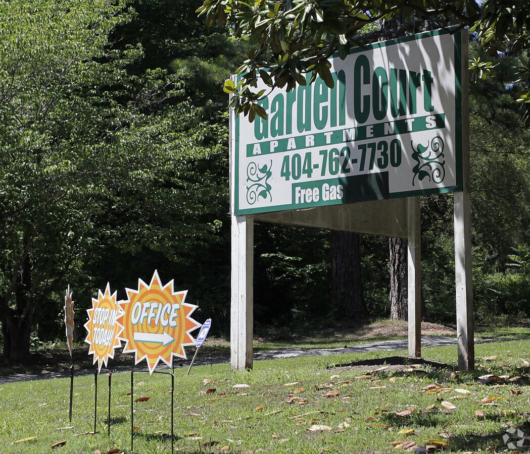 4060 Janice Dr - Garden Court Apartments - Miller Gardens Apartments