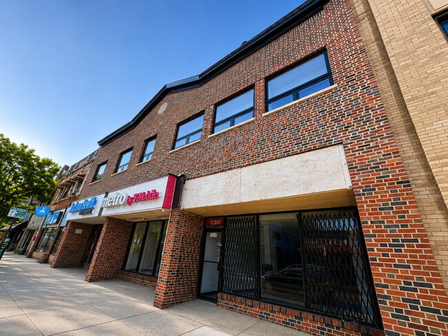 Building Photo - 3214 W Lawrence Ave Unit 2D