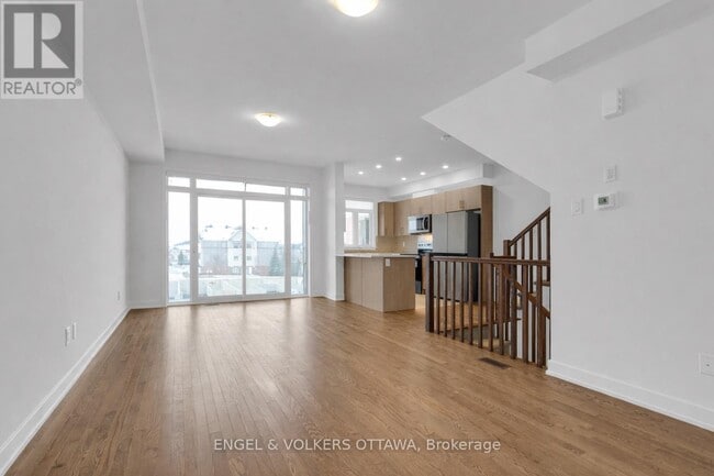 Photo - 802 Anciano Cres