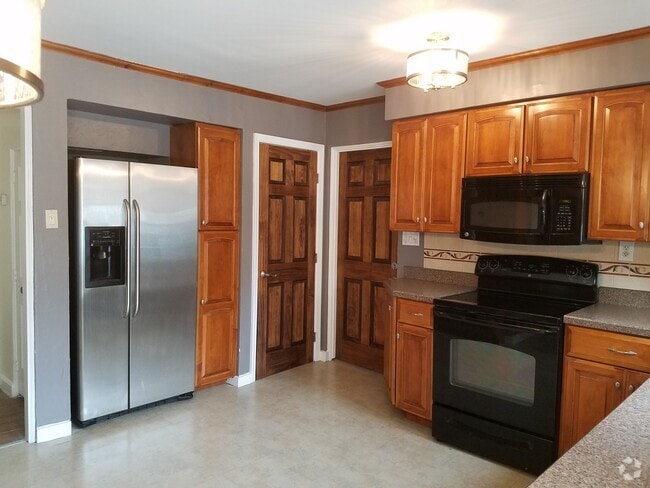 Building Photo - 202 N Highland Ave Rental