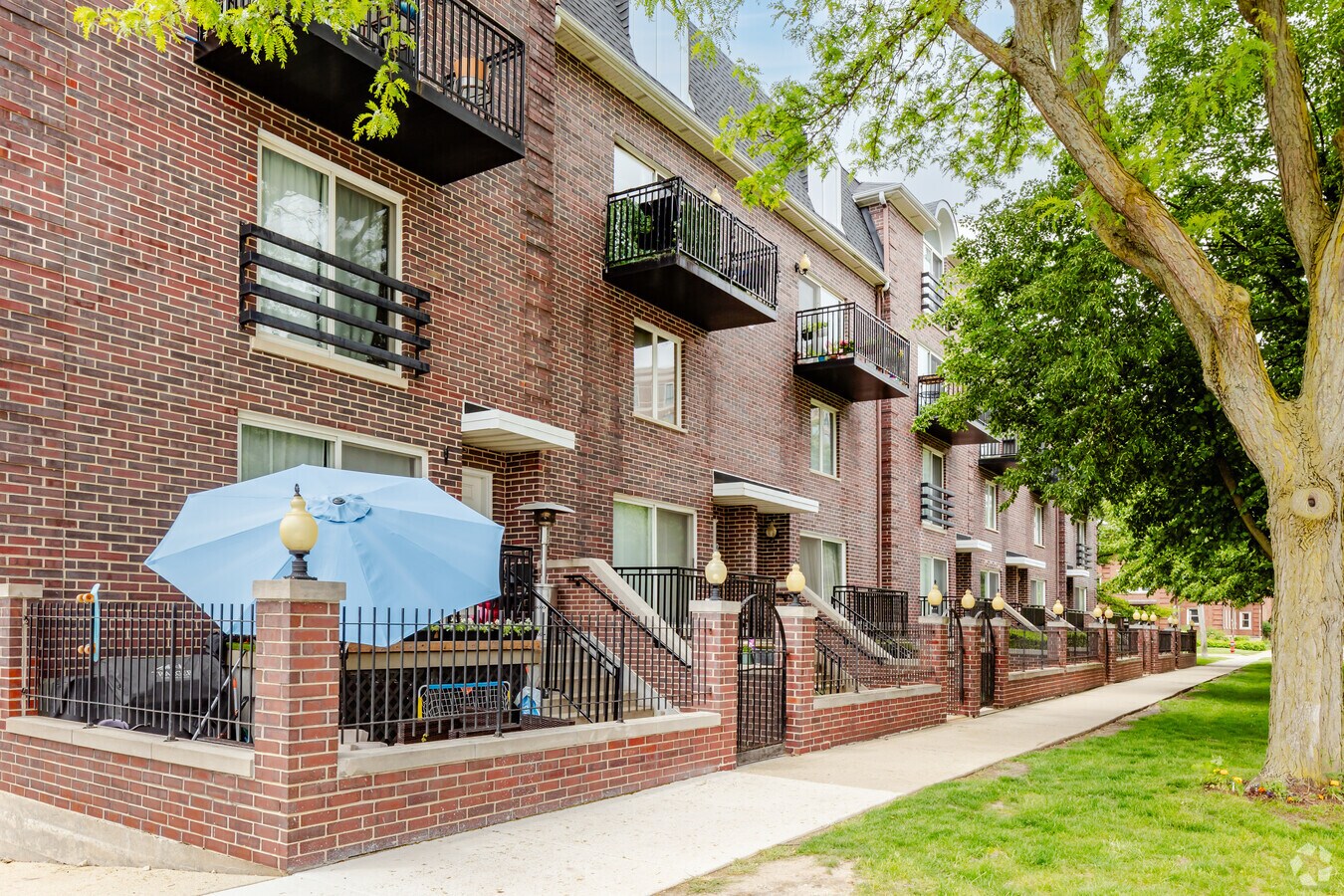 Photo - 815 Pearson St Apartments