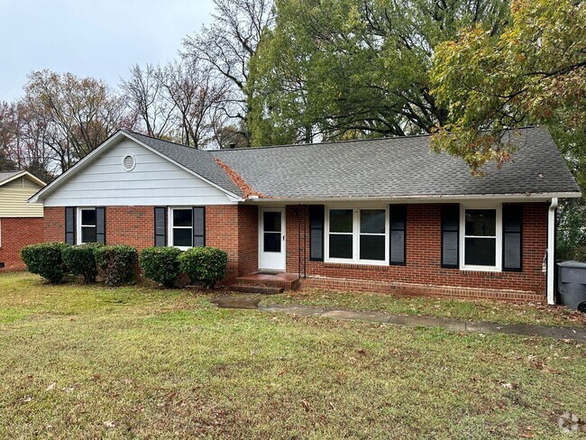 Building Photo - Adorable Three Bedroom Home in Coventry Wo...