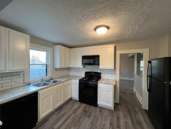 Photo - 1210 Mason St NE