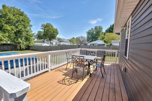 Photo - 200 S Williams St