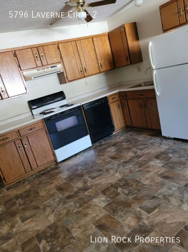 Building Photo - 5796 Laverne Cir N Unit 2 Rental