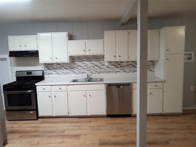Photo - 4500 Avenue D