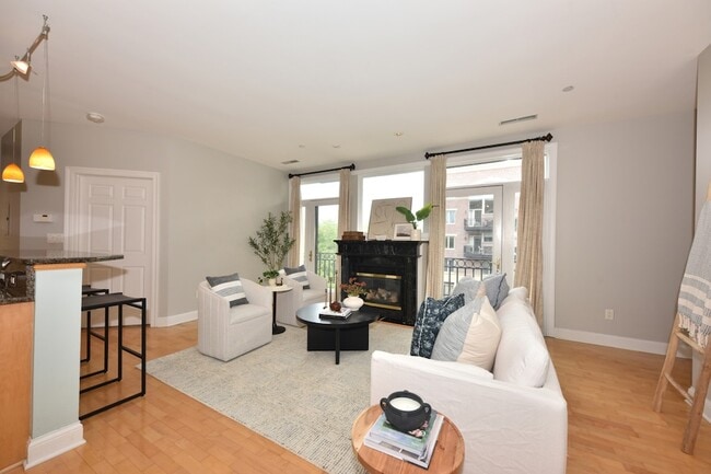 Building Photo - 1515 N Van Buren St