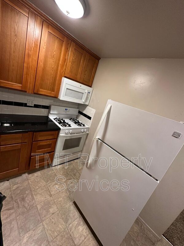 Building Photo - 1615 W. St. Unit #5