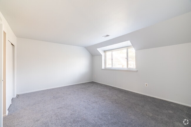 1BR, 1BA - 842SF - Bedroom
