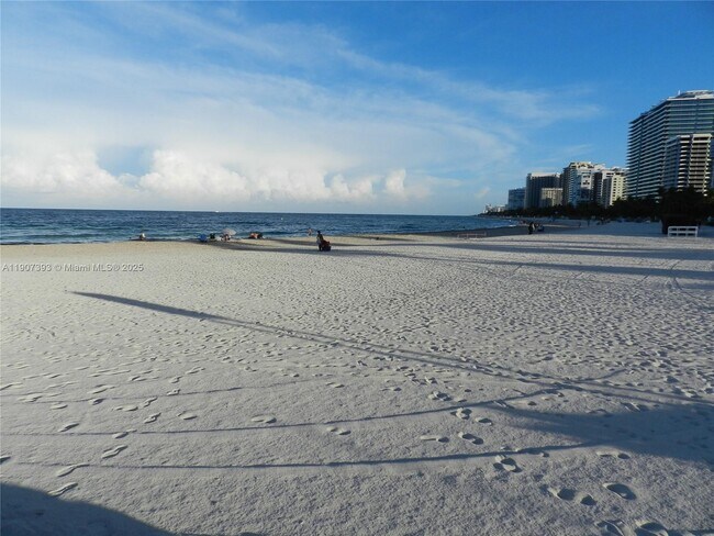 Photo - 10230 Collins Ave Unidad 208