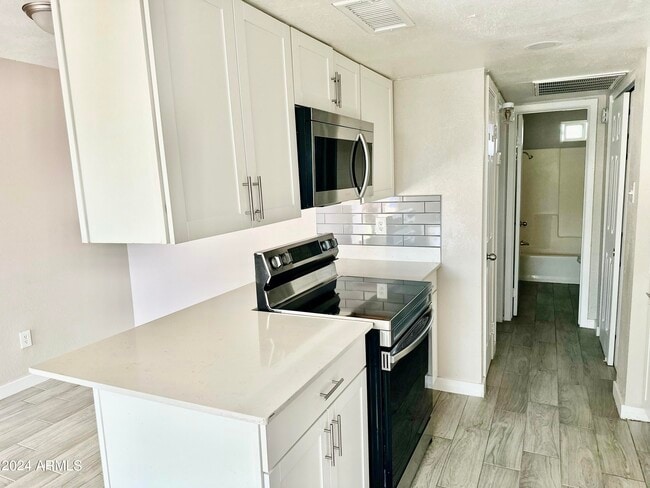 Building Photo - 16821 N 26th St Unit 21