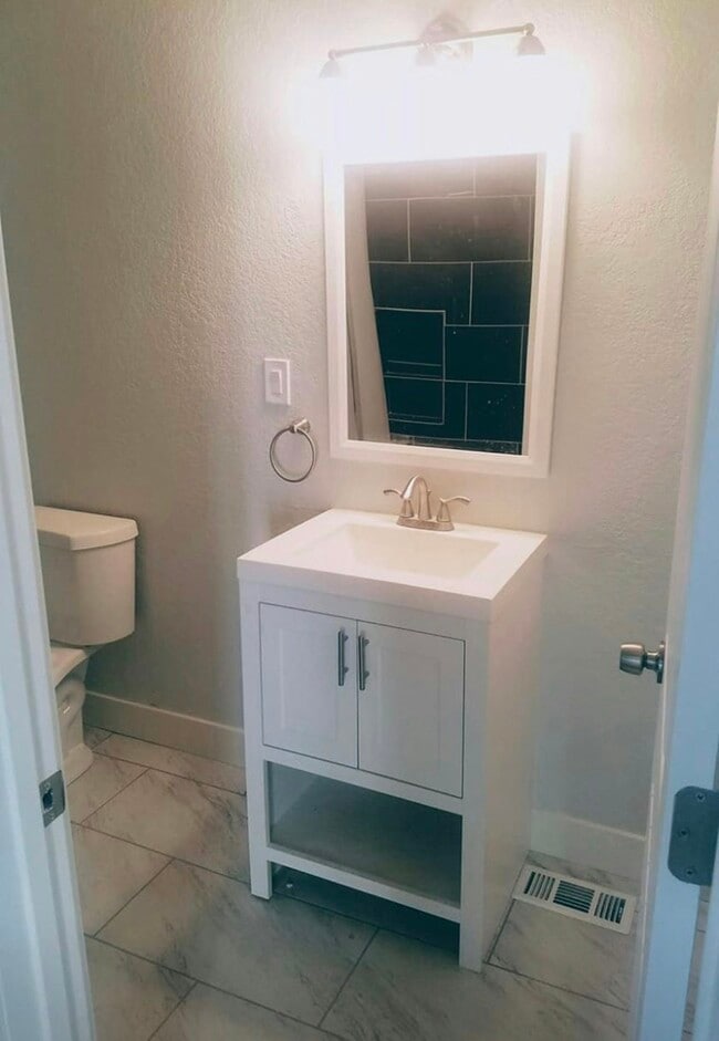 Photo - 613 N 1100 West St