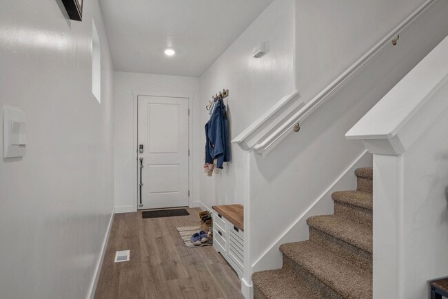 Photo - 988 W Broadleaf Dr