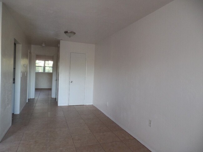 Photo - Great value 1/1 near SPC, Tyrone, Pinellas Trail & Azalea Rec