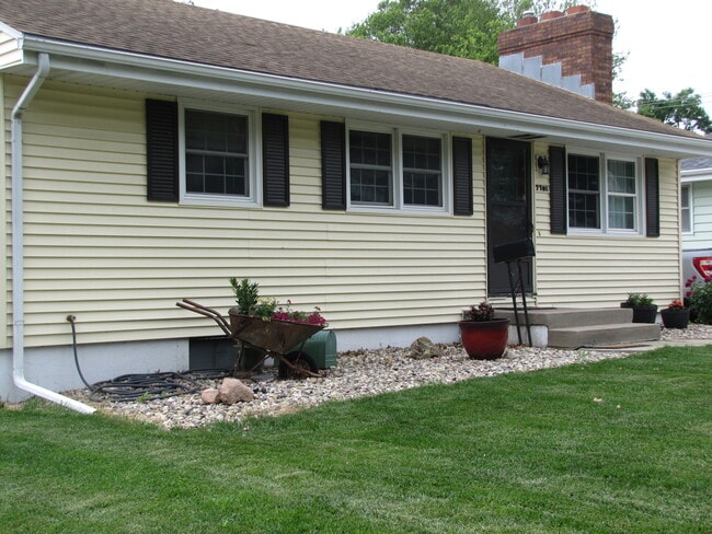 Photo - 7701 Grover St