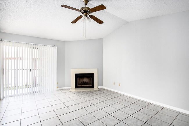 Photo - 2120 El Paseo St Unidad 3106