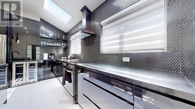 Photo - 640 Lansdowne Dr